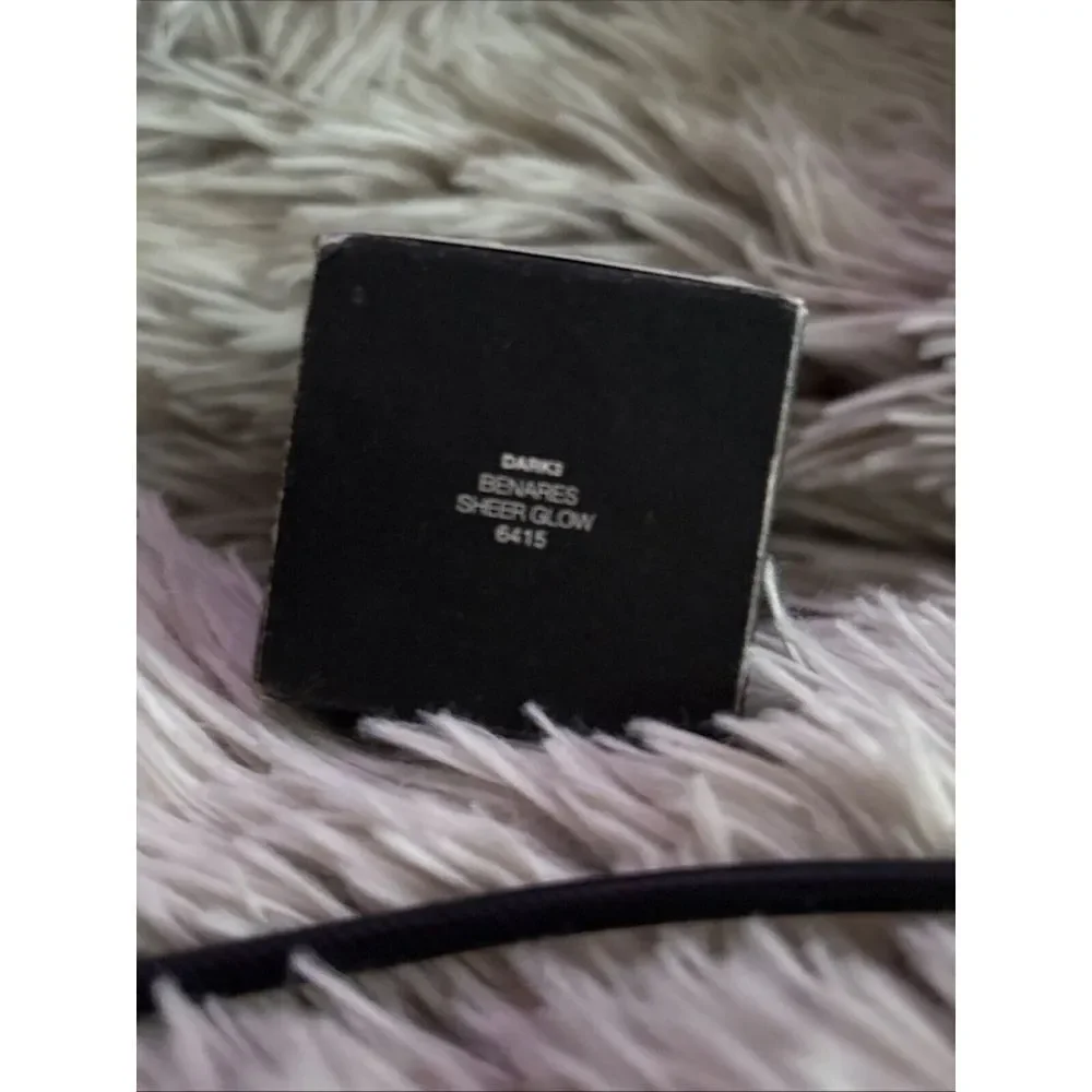 NEW Nars / Sheer Glow Foundation Benares 1.0 oz.